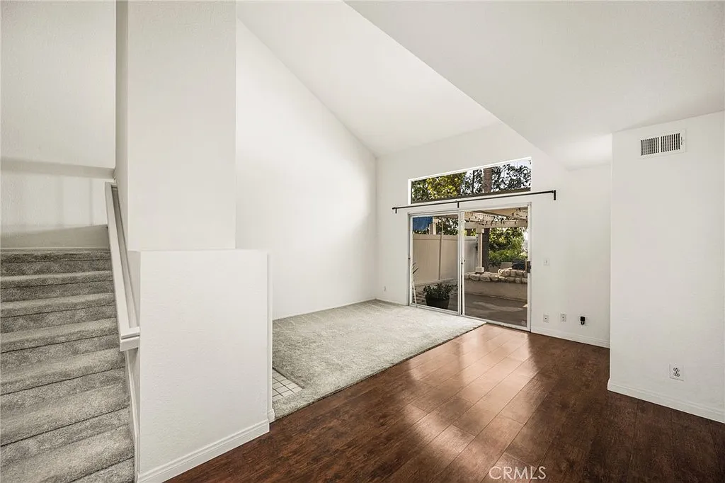 2 bed, 2.5 bath, 1223 sqft, $3,500 — Photo 3