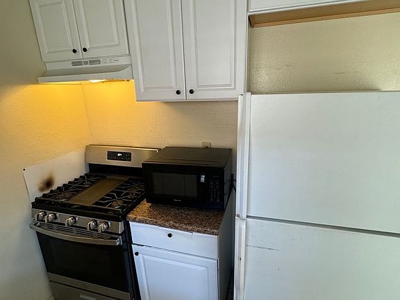 2nd image of 1090 S Mollison Ave #D
