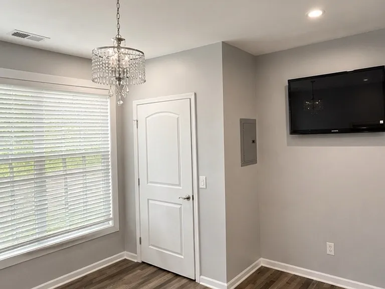239 Harriet St SE — Photo 9