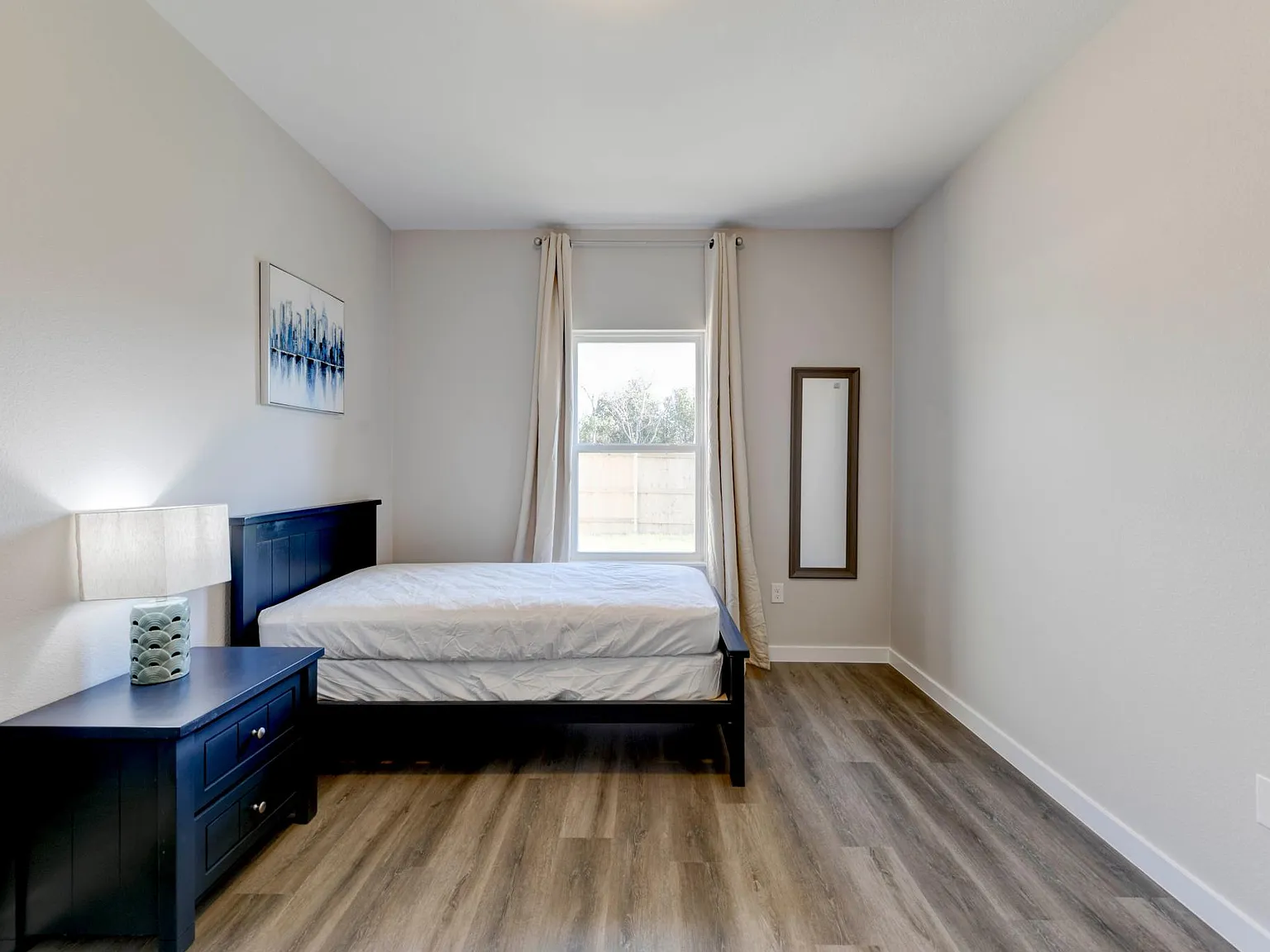 3 bed, 1350 sqft, $3,750 — Photo 4