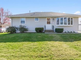 407 29th St NW, Cedar Rapids, IA 52405
