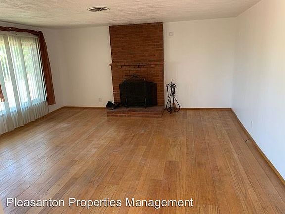 2nd image of 15984 Gramercy Dr