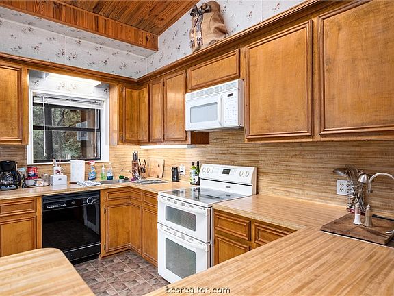 3rd image of 11119 Private Road 3310