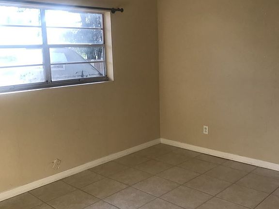 5th image of 310 Farnol St SW APT 1