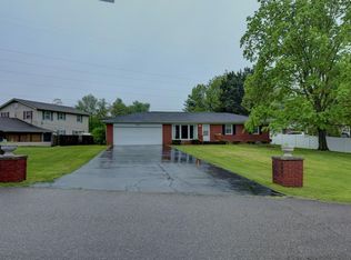 821 Knollwood Dr, Columbus, IN 47203