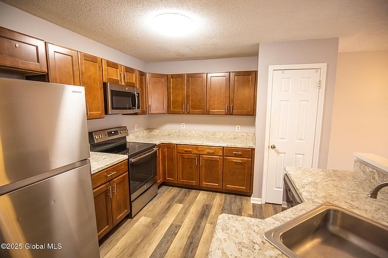 3rd image of 29 Fairwood Drive