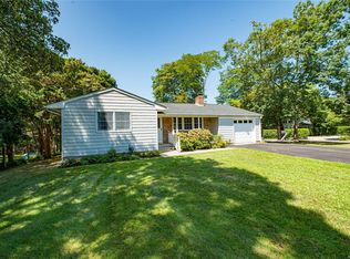 2 Flocee Ln, Hampton Bays, NY 11946