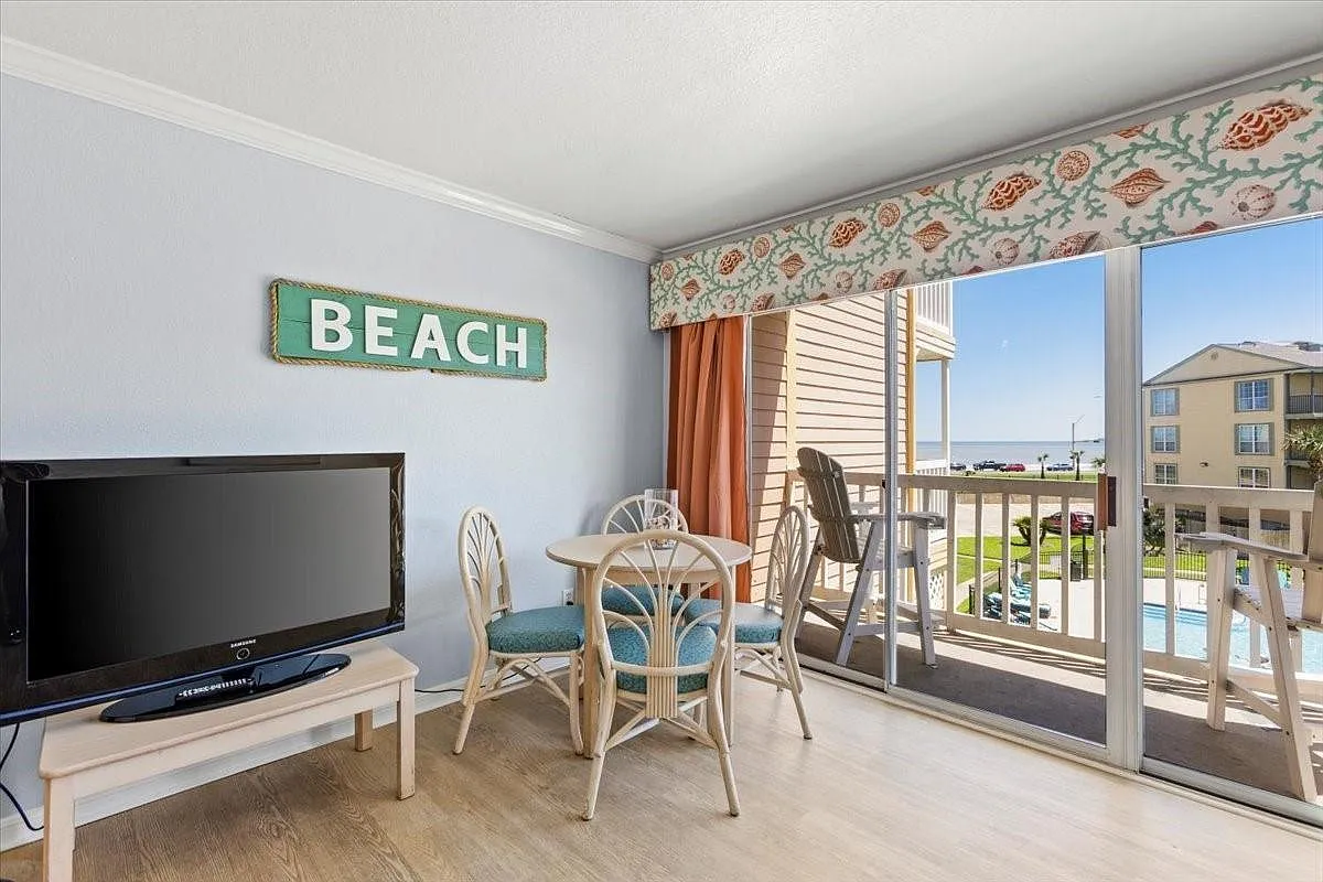 6300 Seawall Blvd — Photo 4