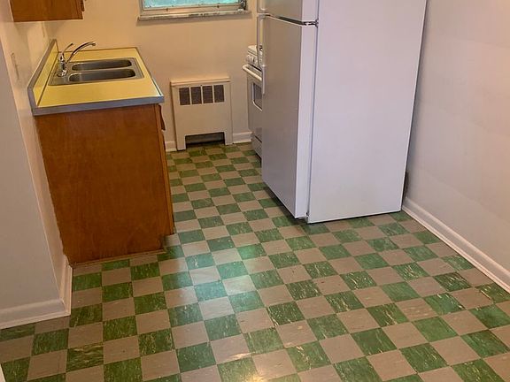 5th image of 344 Purcell Ave APT 1