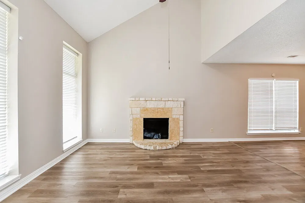 4 bed, 2.0 bath, 1872 sqft, $2,015 — Photo 4