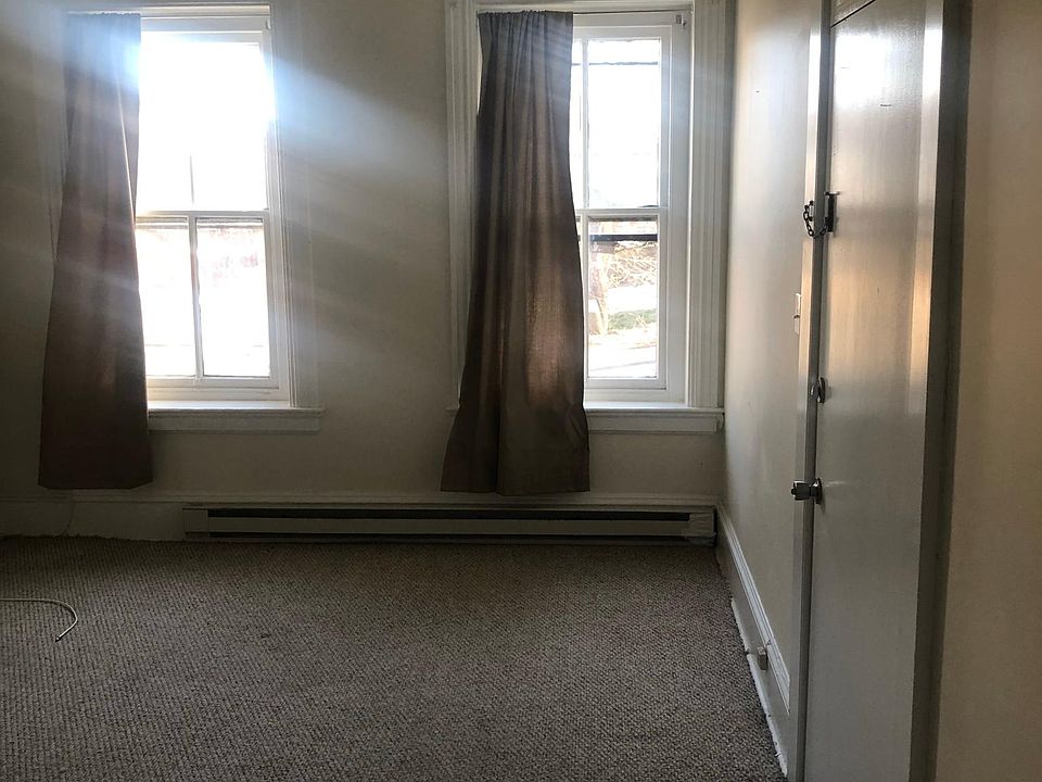 2nd image of 415 Spring Garden St #4