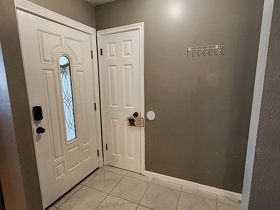 5th image of 405 Tiegs St
