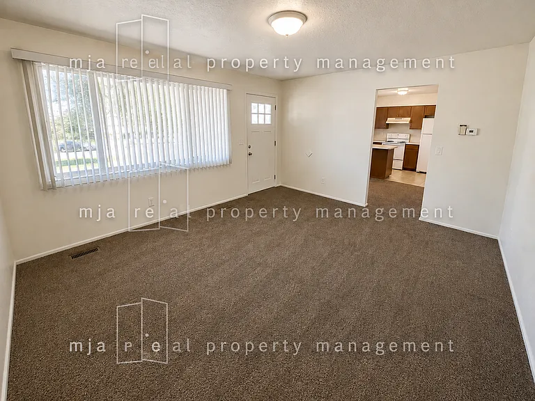 1428 W 300 N — Photo 6