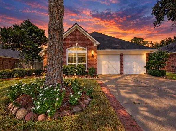 3523 Paigewood Dr, Pearland, TX 77584