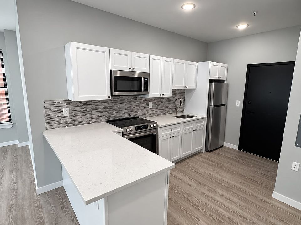1st image of 444 Summer St #1