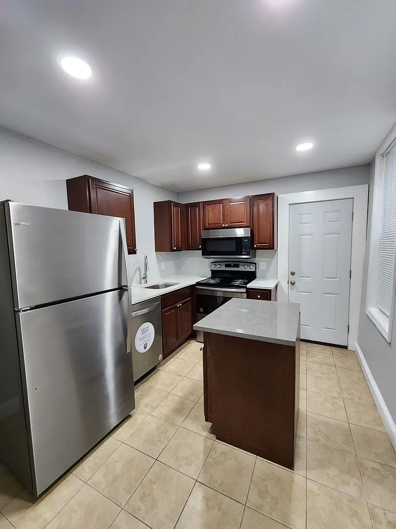 Beautifully Renovated PHA Voucher Accepted Property — Photo 4