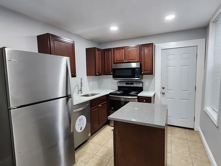 2516 N Jessup St — Photo 4