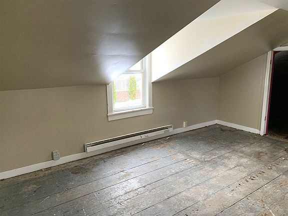 4th image of 44 Glenn St