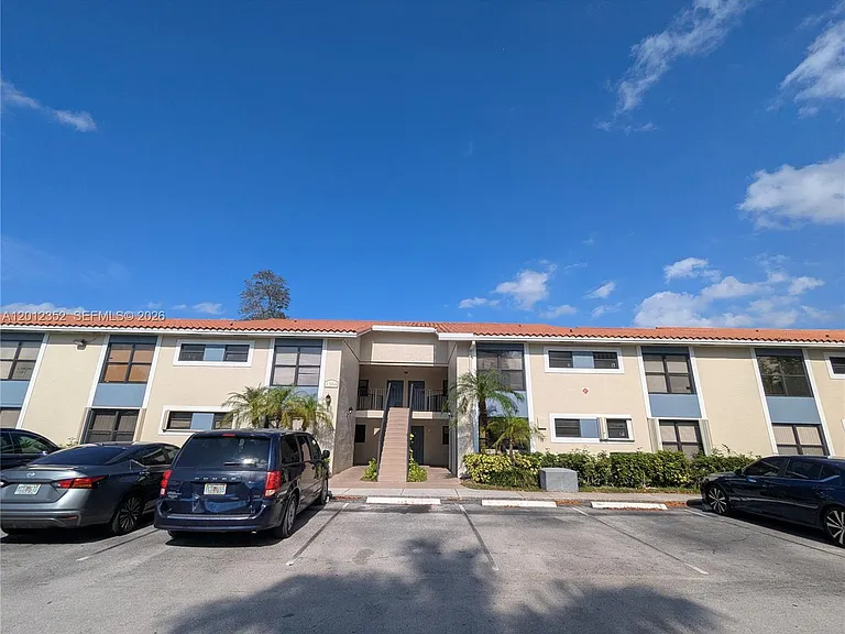 1564 Lake Crystal Dr #F — Photo 1
