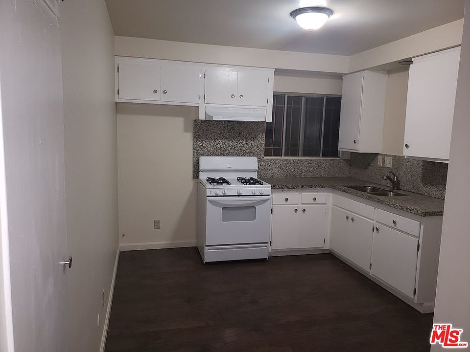 2nd image of 1376 W 36th Pl APT 1