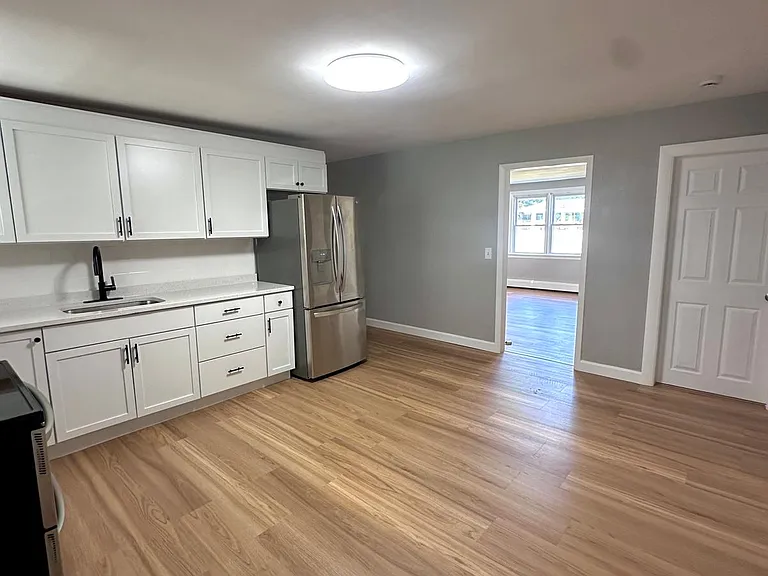 429 Mechanic St #B — Photo 15