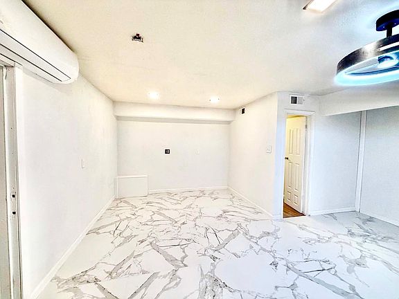 4th image of 11919 Beechnut St