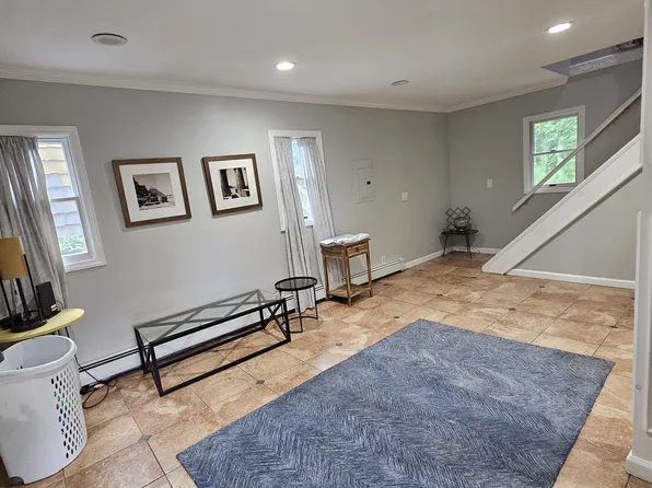 (undisclosed Address), Huntington, NY 11743