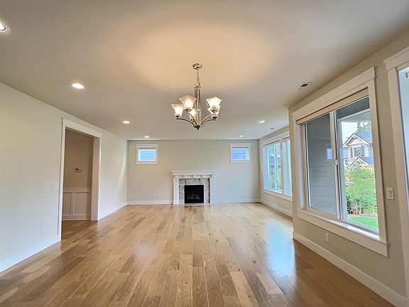 5th image of 22978 SE 52nd St