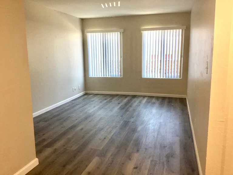 470 Apartments — Photo 18