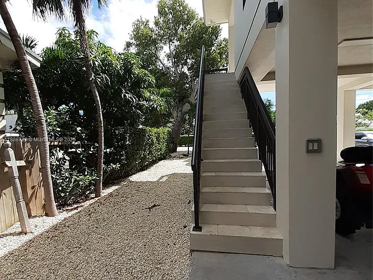 23 Jenny Ln — Photo 37