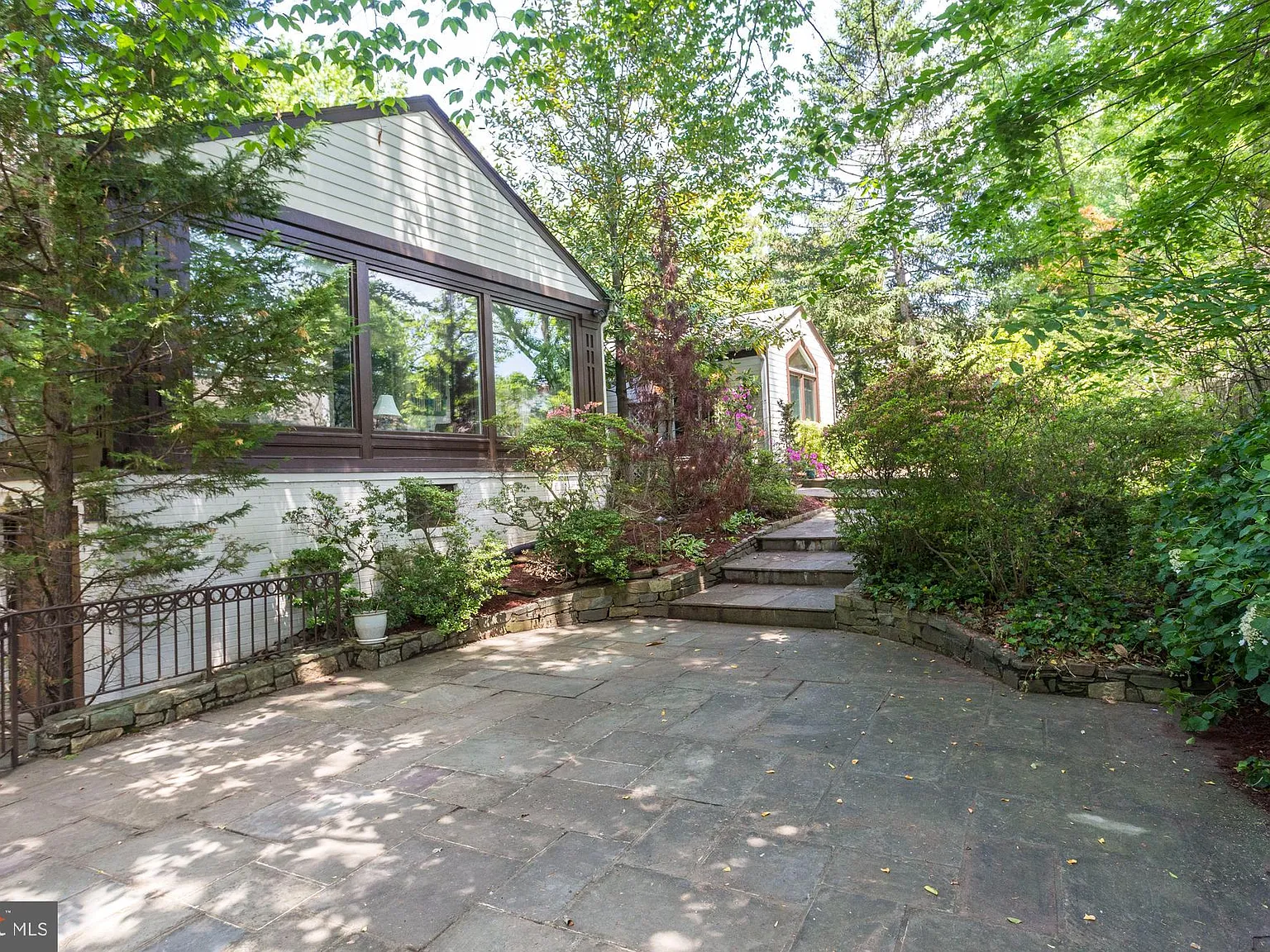 4 bed, 2441 sqft, $4,999 — Photo 2