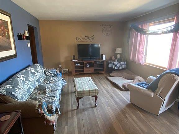 4th image of 3928 Brandes St
