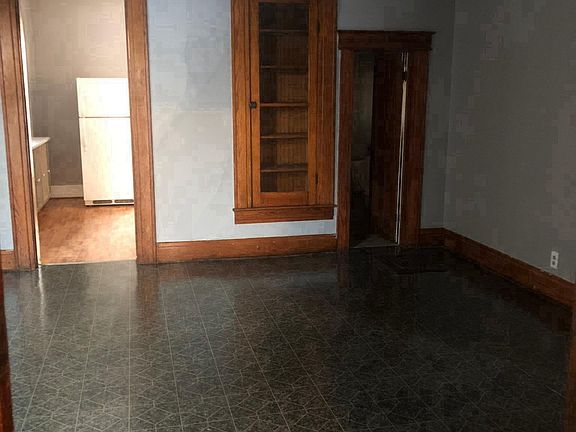 2nd image of 119 N Park St