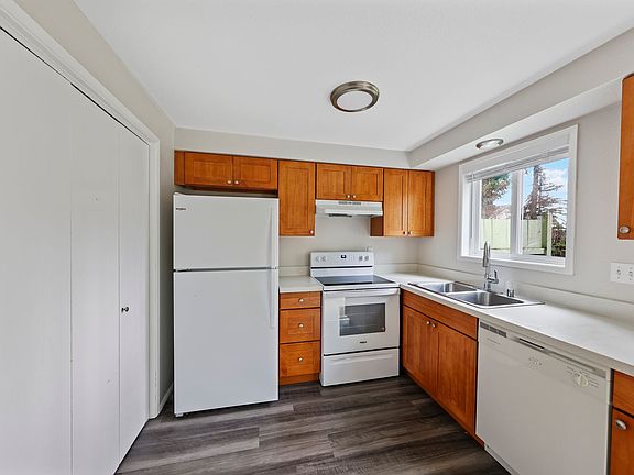 3rd image of 1100 SW Harrier Cir APT 2