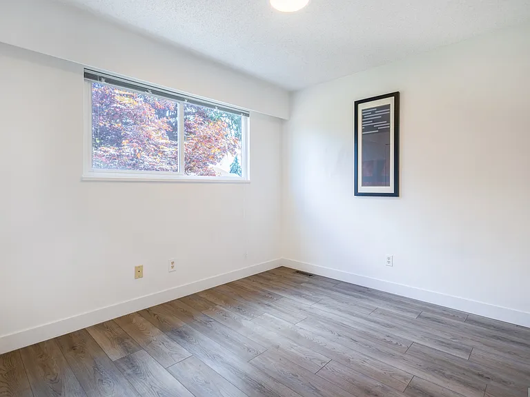 11234 Kingcome Ave — Photo 3