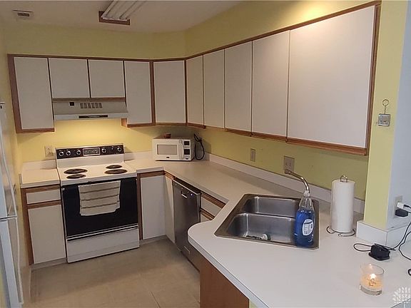 4th image of 130 Bellaire Ave APT 206