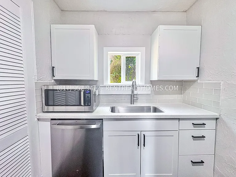 1023 Delmas St — Photo 3
