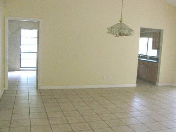4th image of 2501 NW Everglades Blvd