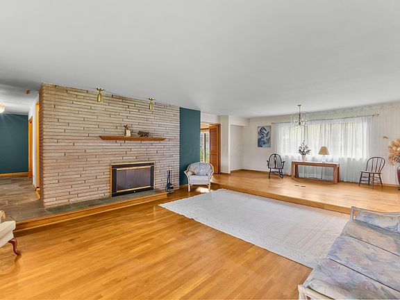 5th image of 975 Lornaberry Ln