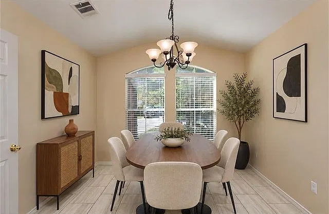 3 bed, 2.0 bath, 1271 sqft, $2,050 — Photo 4