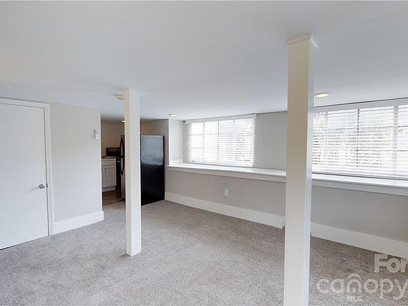 4th image of 428 Hawthorne Ln APT 5
