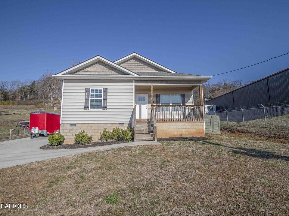 1st image of 4611 NE Valley View Dr
