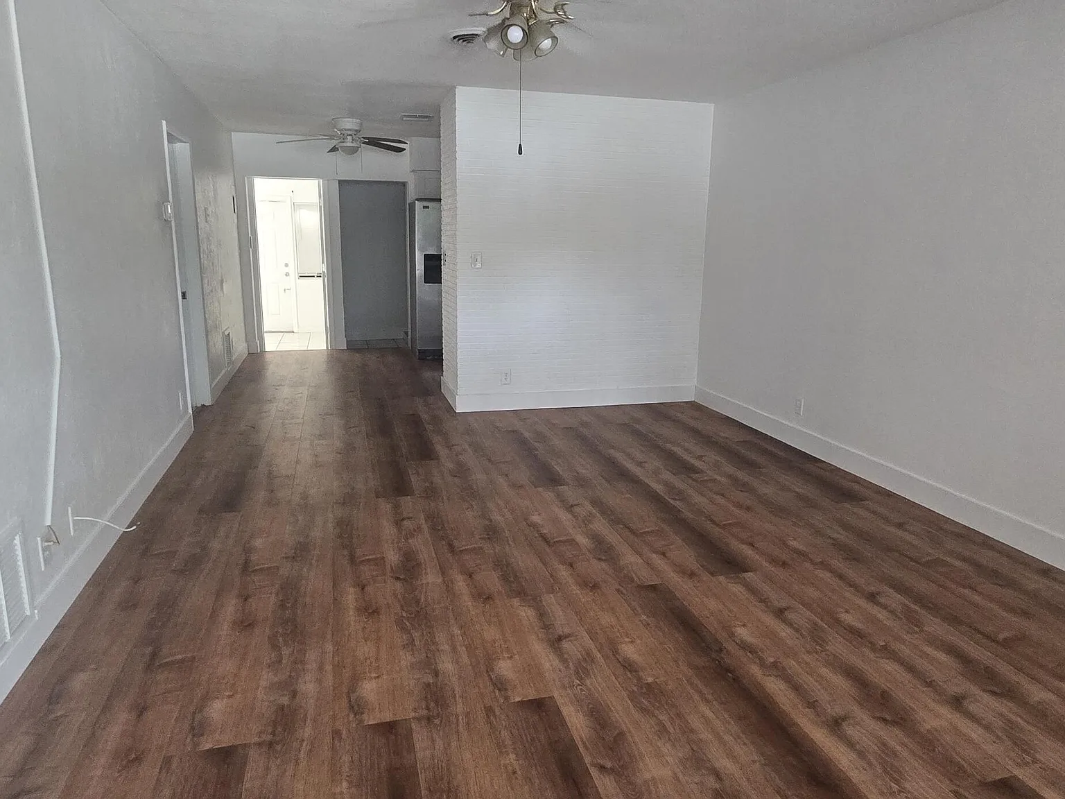 3 bed, 3.0 bath, 1068 sqft, $2,500 — Photo 4