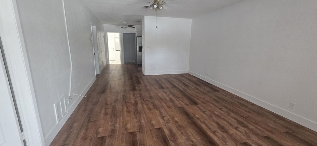 2521 NE 10th St #1, photo 4