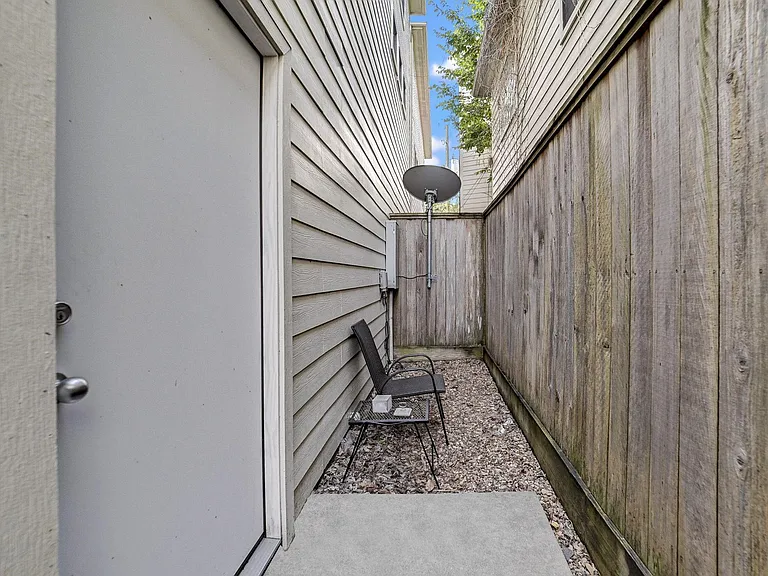 5838 Larkin St — Photo 26