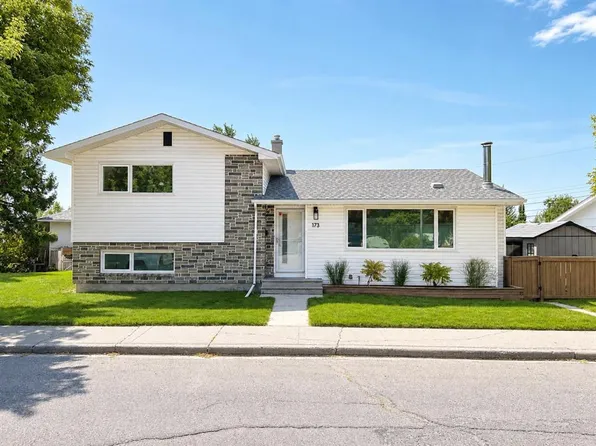 173 NE Cornwallis Dr NW, Calgary, AB T2K 1V4