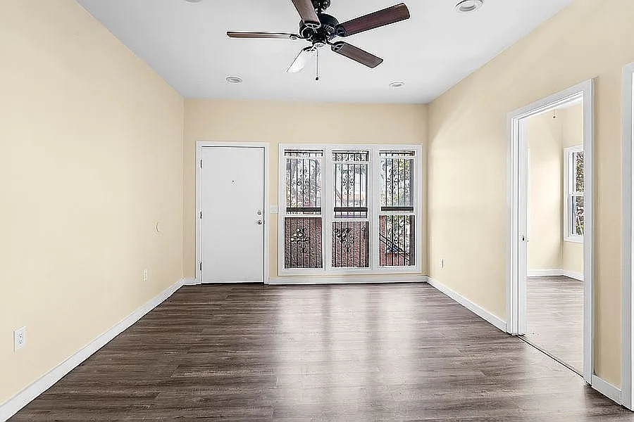 3 bed, 1.0 bath, 1000 sqft, $2,566 — Photo 4