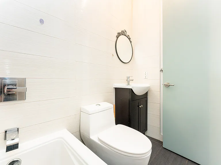 330 Harman St #2R — Photo 13