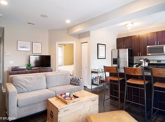 4th image of 2610 N Whipple St APT 2