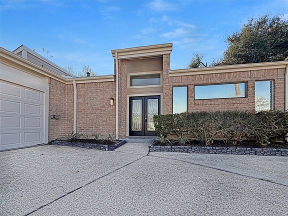 2nd image of 6111 Ogden Forest Drive